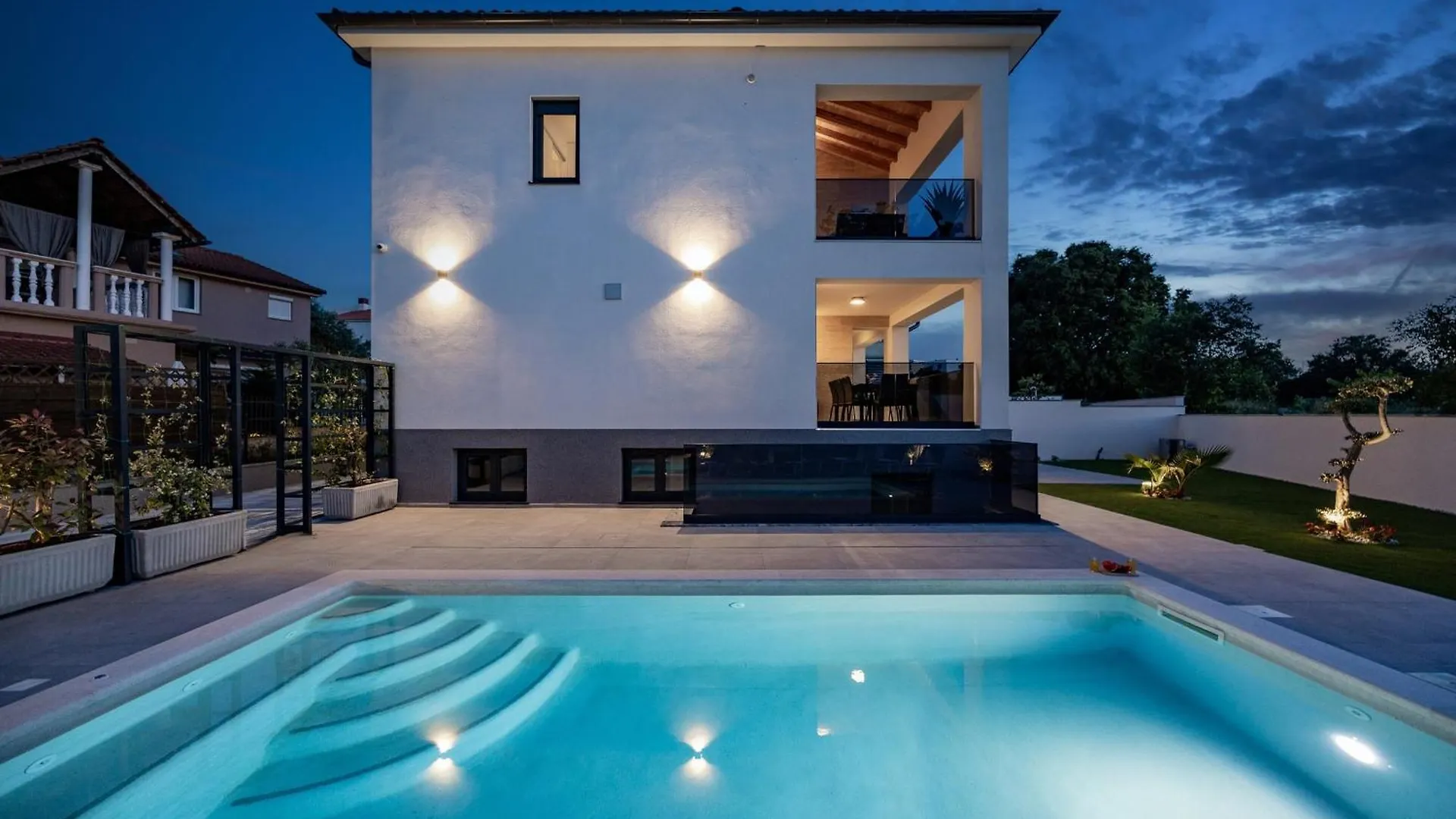 Polaris & Antares Villas 0*, Pula