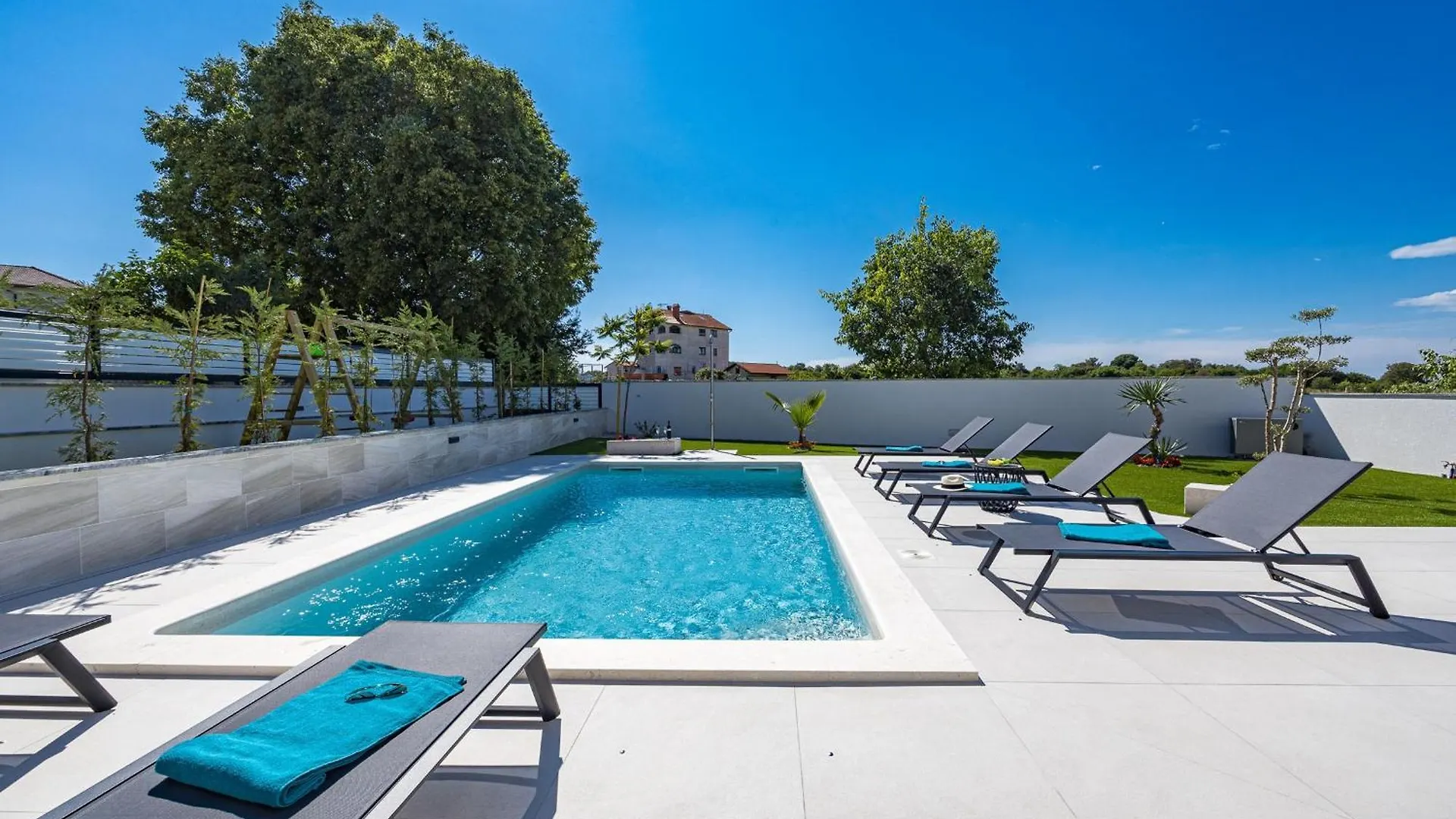 Polaris & Antares Villas 0*, Pula Croatia