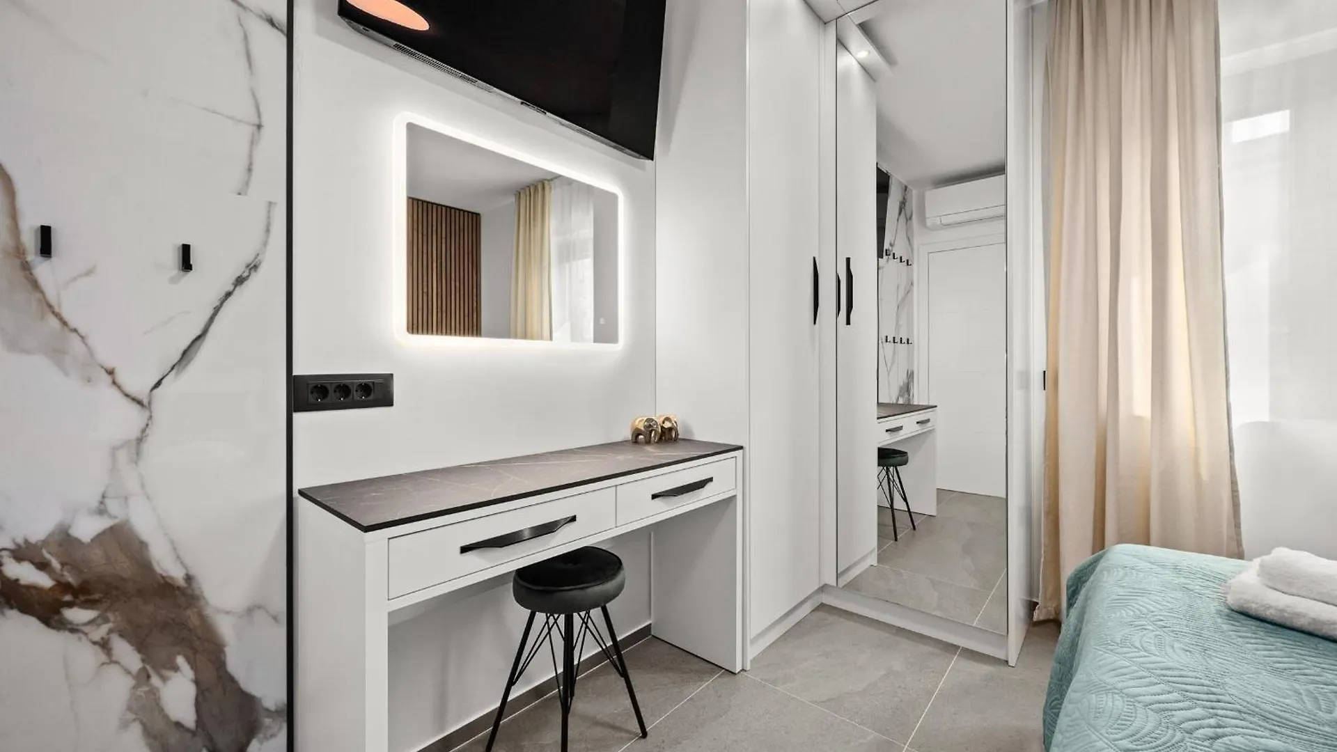Polaris & Antares Villas 0*, Pula